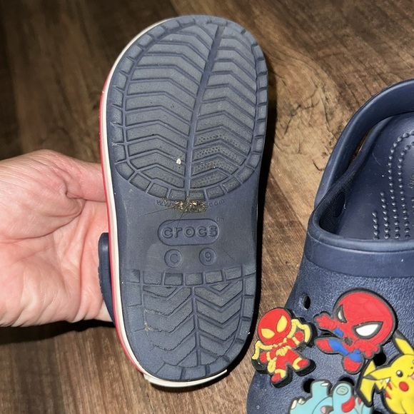 Crocs Kids Blue, White and Red size 9C with charms EEUC - Picture 4 of 4